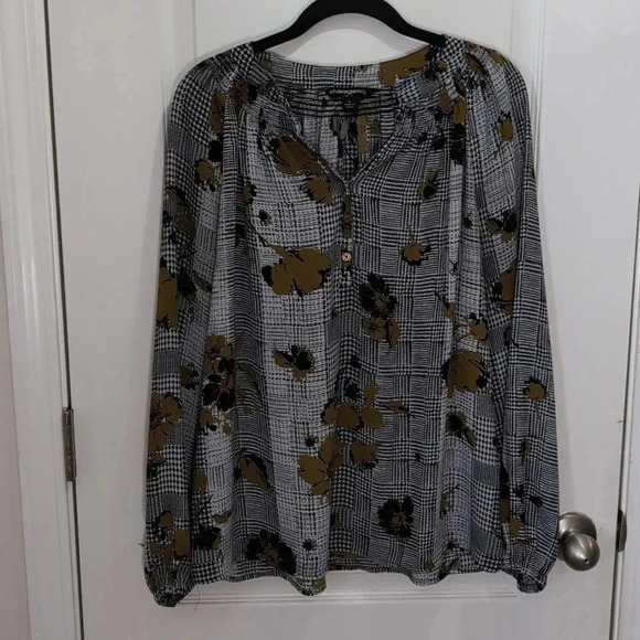 SHARAGANO Tunic Top Floral Smocked Accent Buttons - Picture 1 of 8